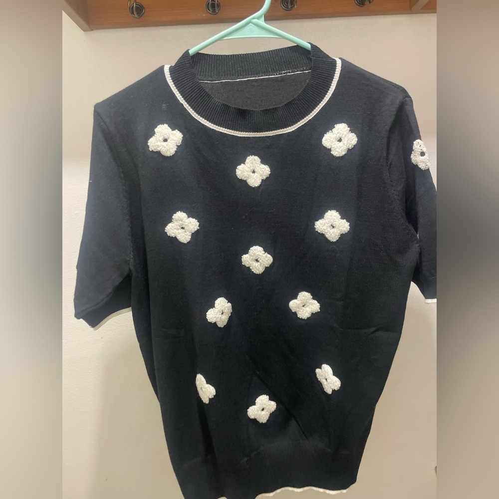 Elegant Black and White Floral Women's Crewneck Sweater